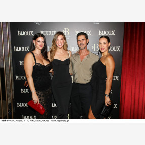 Λαμπερή avant-première για το εντυπωσιακό cabaret dinner show «BIJOUX» στο ανανεωμένο Baraonda Cabaret Dinner Club!