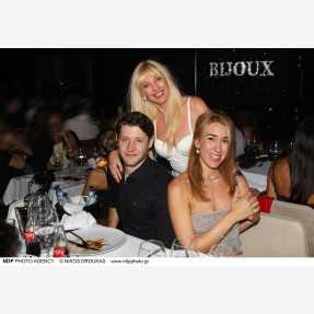Λαμπερή avant-première για το εντυπωσιακό cabaret dinner show «BIJOUX» στο ανανεωμένο Baraonda Cabaret Dinner Club!